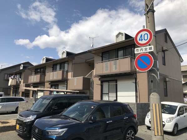 ア・カインドネスの物件外観写真